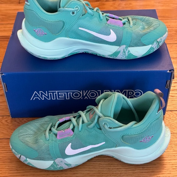 Giannis Immortality 2, basketball sneaker, kids size 6. Very good condition. - Picture 3 of 9